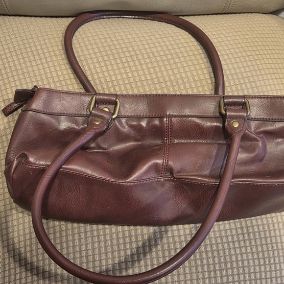 Elegant Burgundy Leather Handbag - Picture 3 of 9